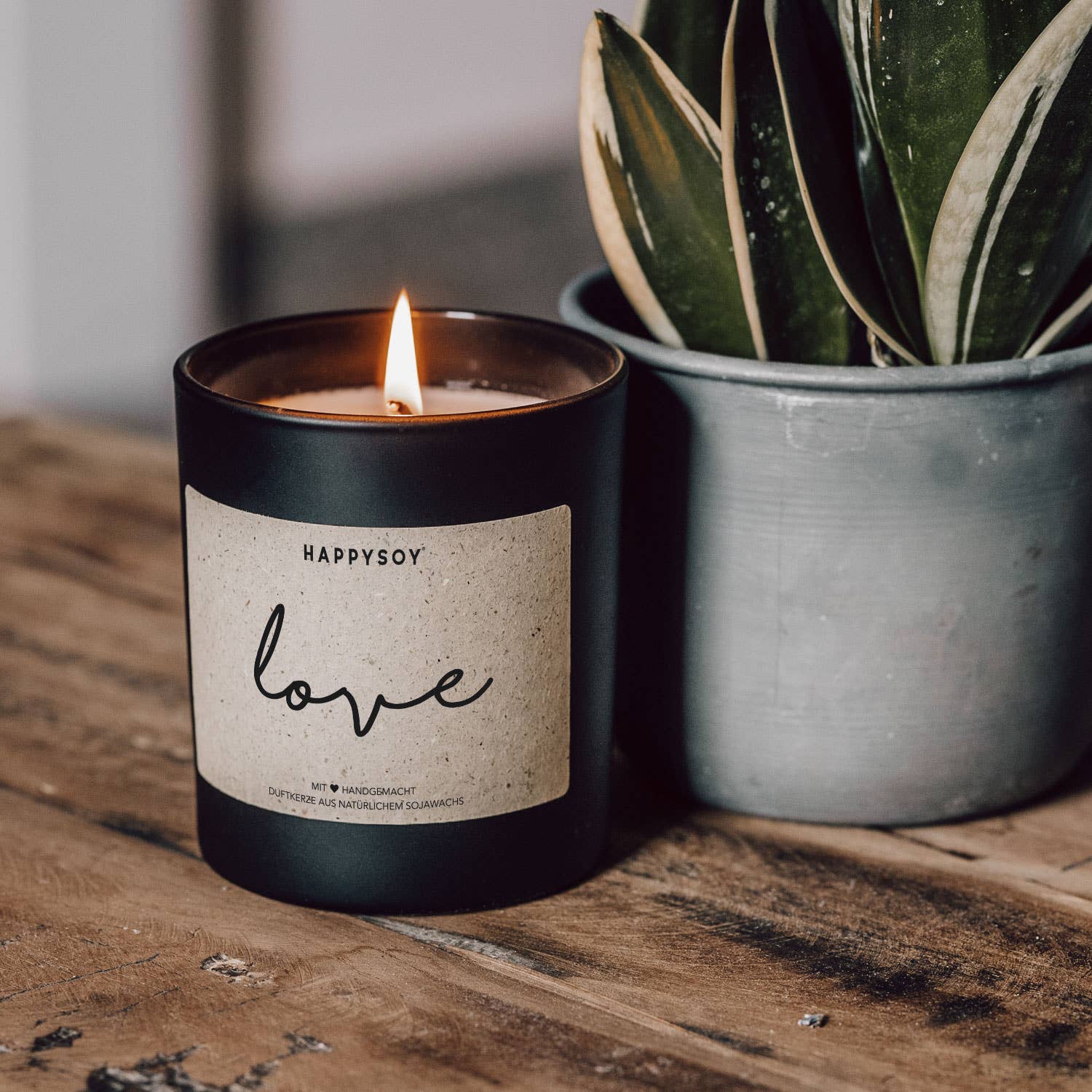 Hochwertige Love Duftkerze von Happysoy, elegante Kerze im Glas mit natürlichem Duft, ideal für gemütliche Atmosphäre.