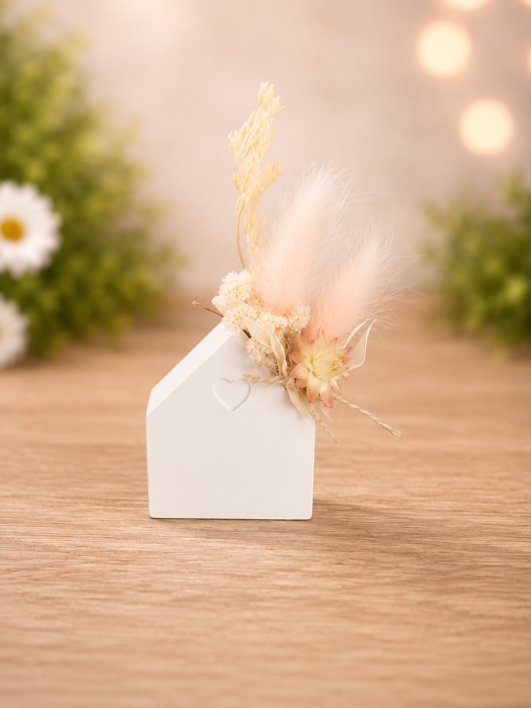 Kleines Deko-Häuschen mit Trockenblumen von Meraviglie di Désirée, detailreiche handgefertigte Dekoration für Zuhause