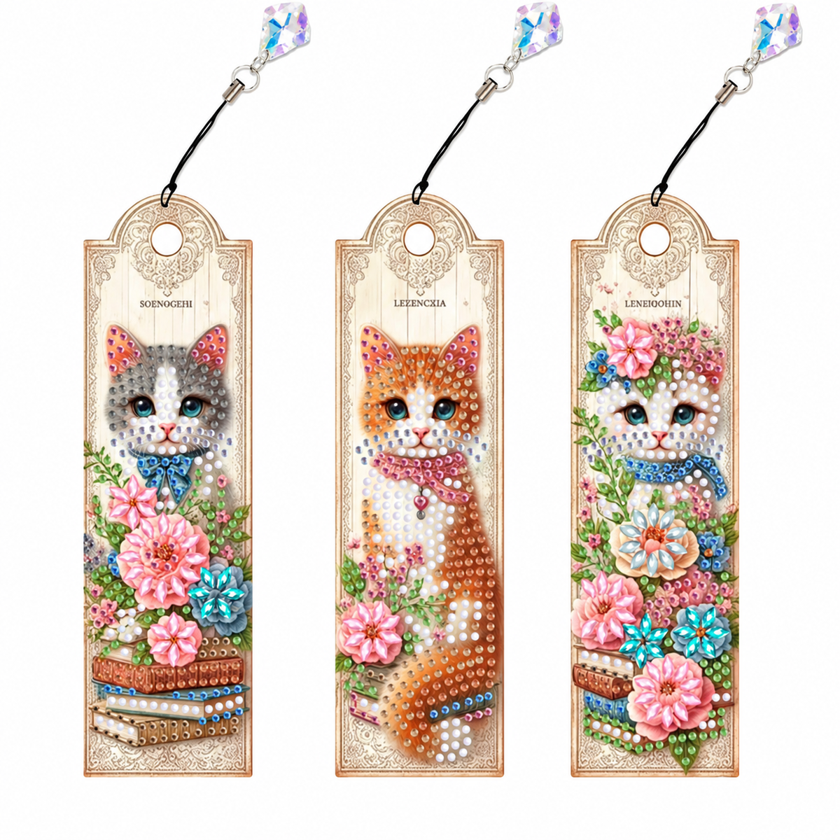 Tre segnalibri Diamond Painting Gatti nel giardino fiorito con pendenti – Anteprima con diamantine applicate